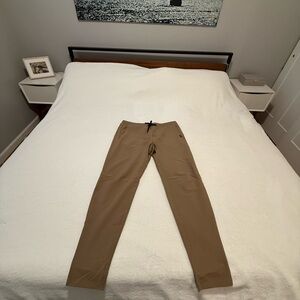 UNRL Performance Pant - EXCELLENT Condition - Men’s Large (L) - Desert Khaki